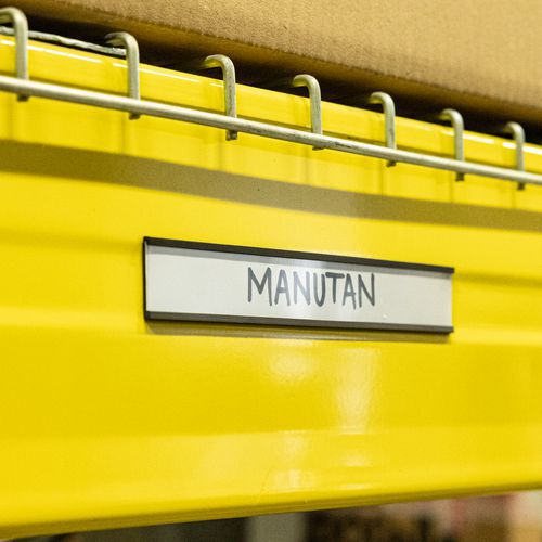 Magnetisk etiketthållare på rulle - Manutan Expert