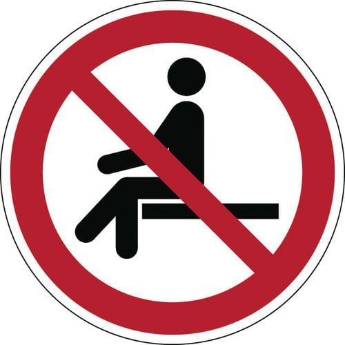 Förbudsskylt – förbjudet att sitta – styv