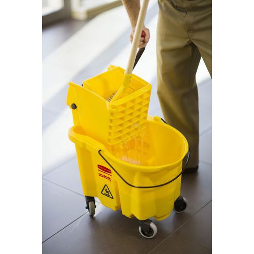 Hink med sidopress Wavebrake - 33L - Rubbermaid Hink med sidopress Wavebrake - 33L - Rubbermaid